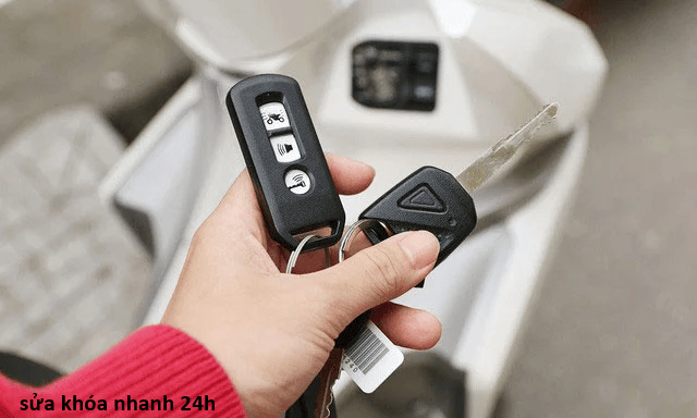 lắp khóa chống trộm xe máy