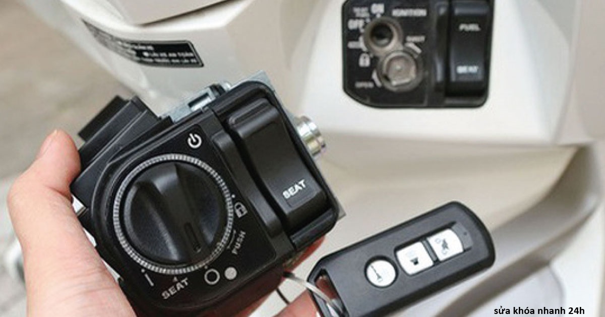 thợ sửa khóa xe air blade