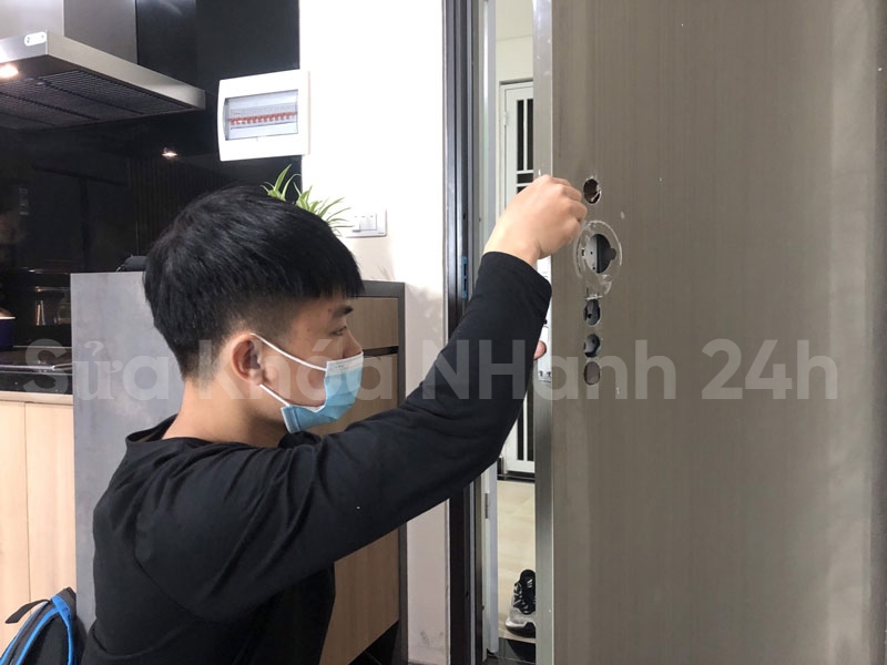 Thợ bảo dưỡng khóa điện tử tphcm chuyên nghiệp