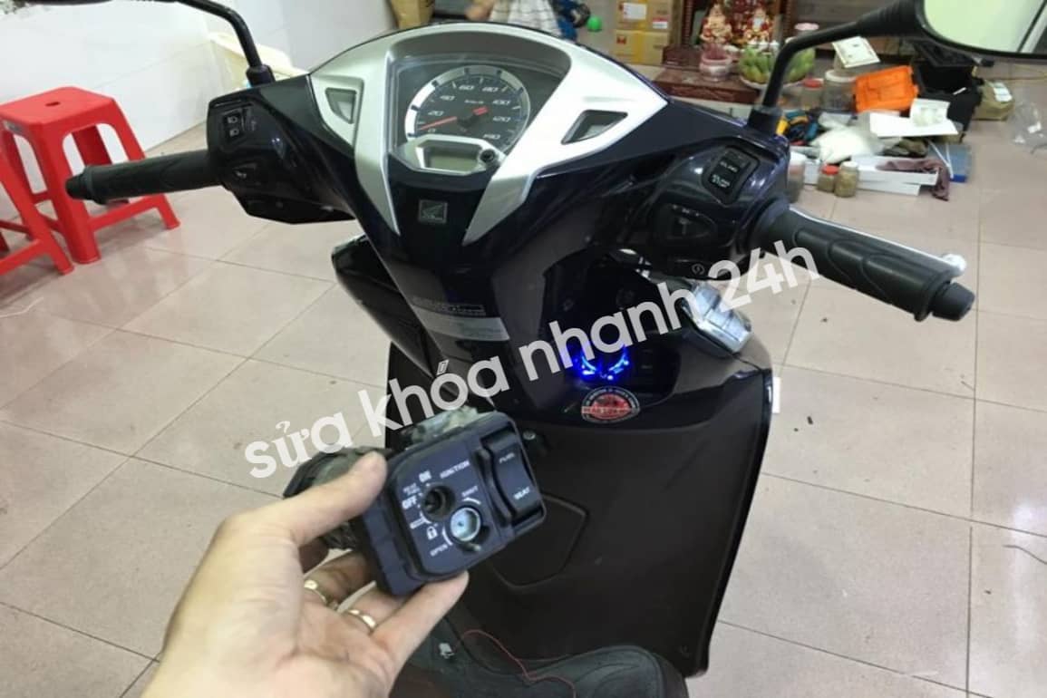 Thợ sửa khóa xe Lead TPHCM Tại Nhà