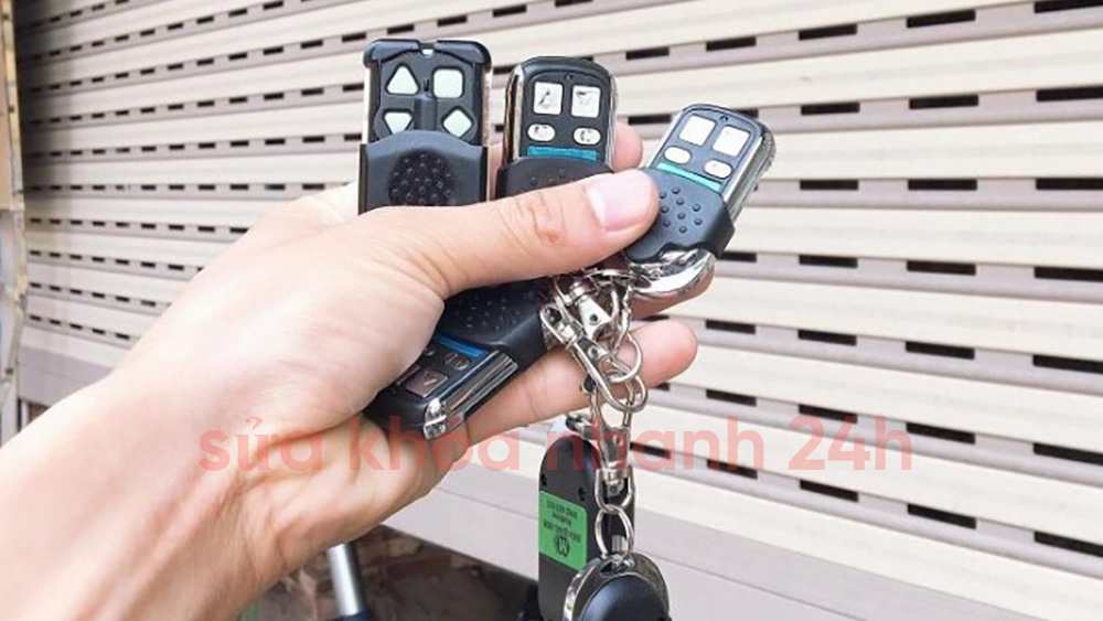 thợ sửa khóa cửa cuốn tphcm