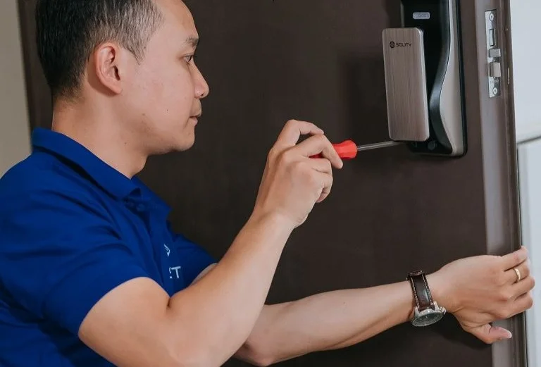 Sửa Khóa Vân Tay Bị Lỗi Cảm Biến